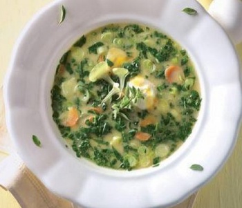 Zeleninová polévka se šťovíkem a smetanou